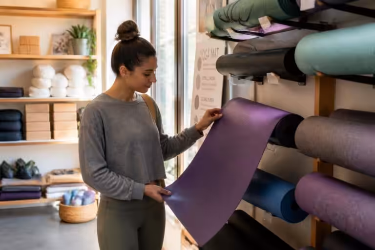 découvrez comment choisir le tapis de yoga idéal grâce à notre guide complet et conseils pratiques pour une séance confortable et efficace.