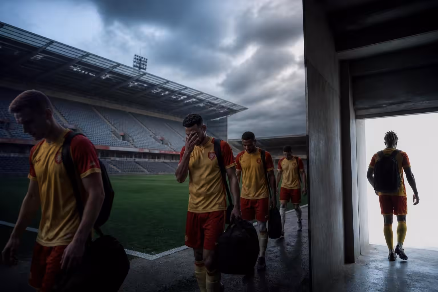 mercato : le rc lens poursuit son dégraissage avec le départ annoncé de saint-maximin, marquant un tournant dans la saison du club.